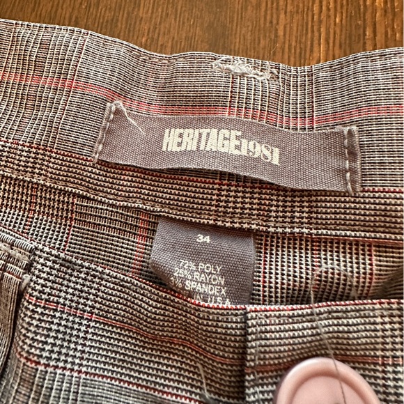 Heritage 1981 Men’s 34 Gray and Red Plaid 13” shorts - Picture 3 of 8